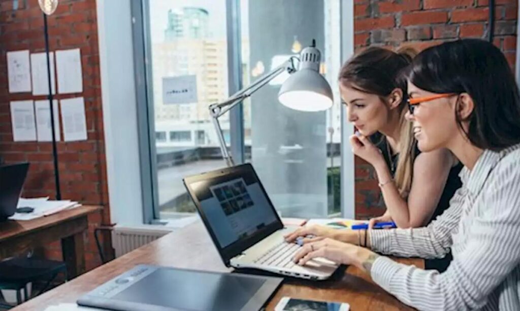 Connecting to customers through social media