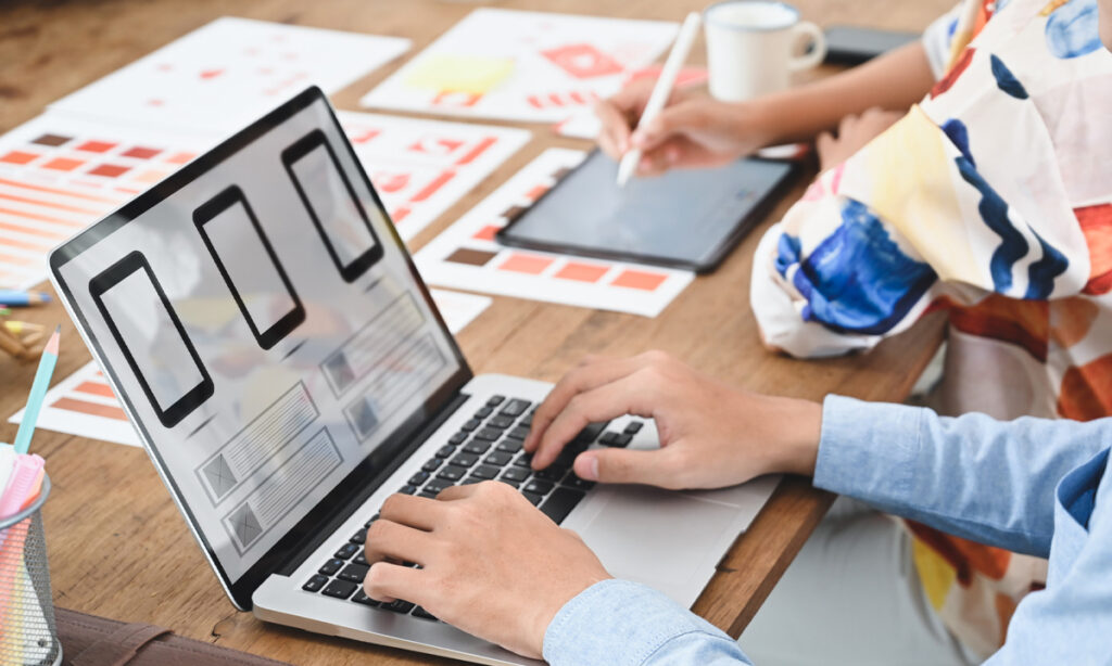 Development of Android or iOS: What is better for your firm?