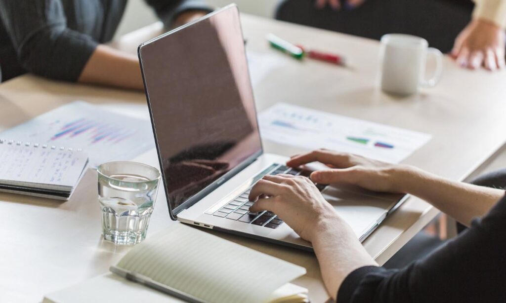 Mobile App Design Fundamentals: 10 Tips for an Effective Content Strategy