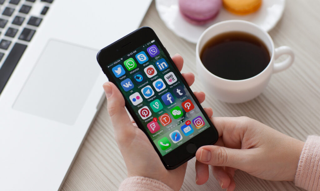 Top 5 Features of E-commerce Mobile App